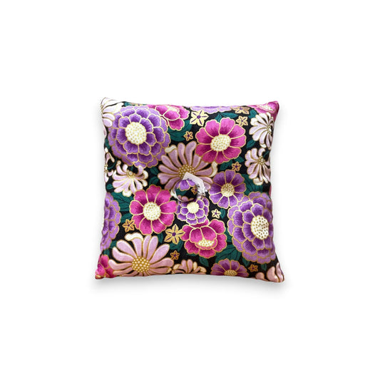Coussin pour bol chantant – Motif fleurs roses et violettes en tissu traditionnel